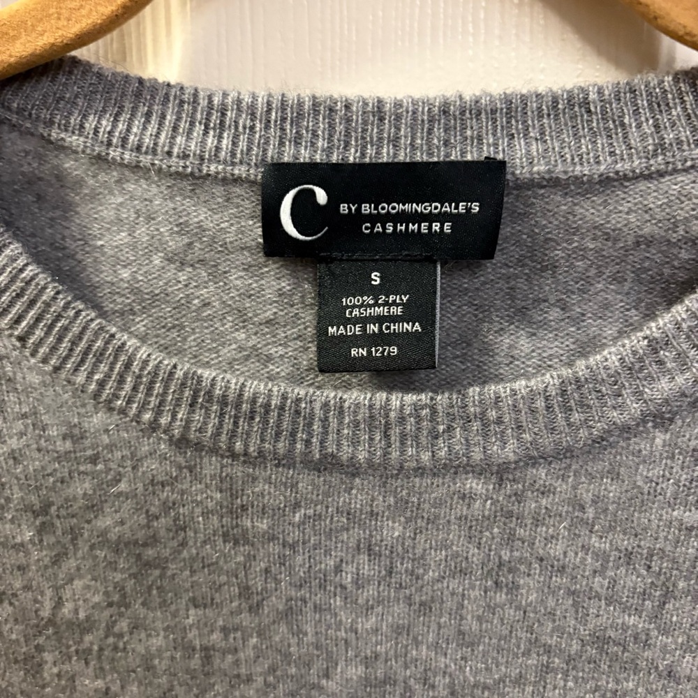 Bloomingdale's Soft Gray Cashmere Crewneck Sweater
